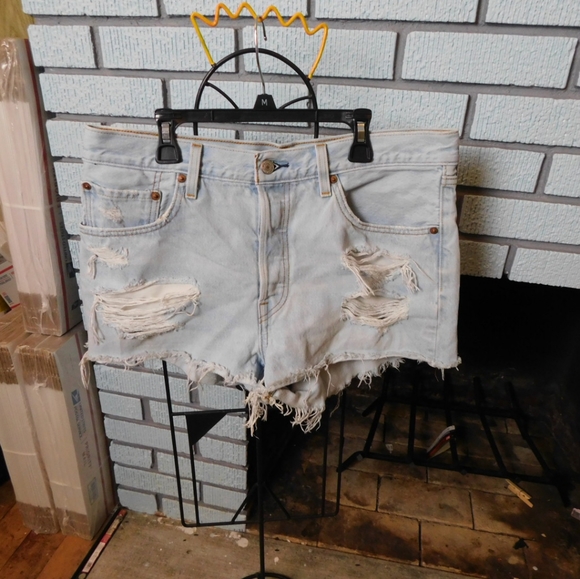 Levi button fly distructed shorts